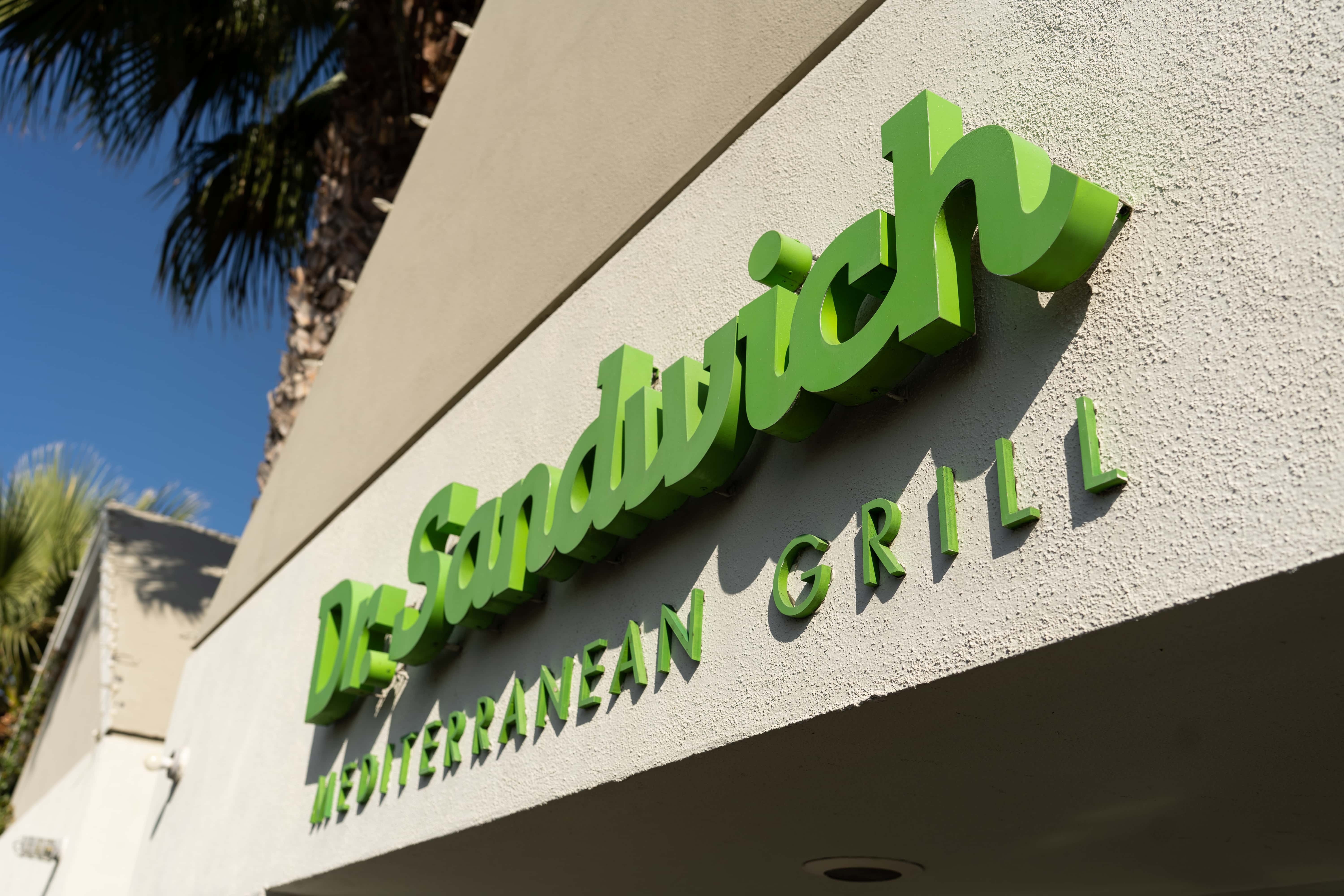 DSC03094 OLYMPIC BLVD LOCATION SHOP